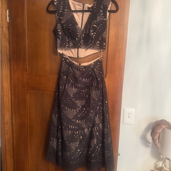 BCBGMaxAzria Chic Black Lace Two Piece Set Size 0 - Worn Twice - Picture 1 of 16